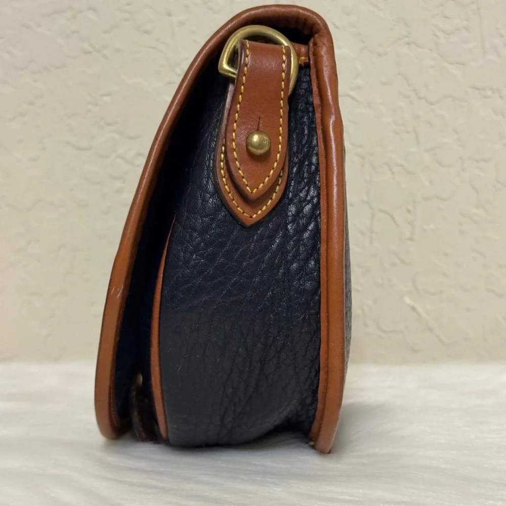 Dooney & Bourke Vintage Duck Bag - Picture 4 of 12